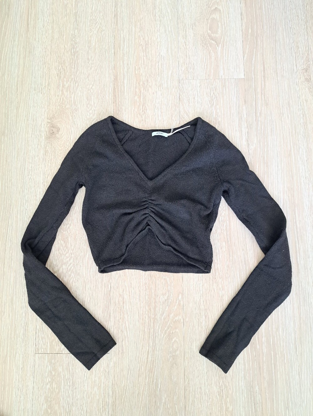 Kimchi Blue Black V-Neck Ruched Long-Sleeve Knit Crop Top